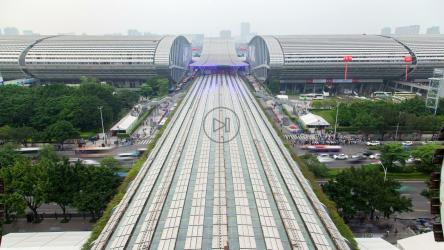 从上面看满是汽车和人的城市[4K]