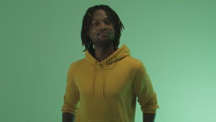 男子用大拇指表示赞同[免费商用]