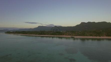 Long coastline and calm water[4K]
