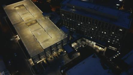 夜间空中游览城市[免费商用]