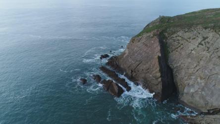 从上面看到的岩石斗篷[4K免费商用]