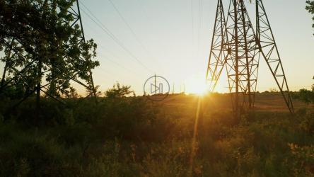 赛场上的输电塔轮廓[4K]