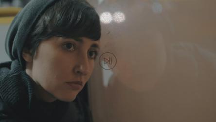 经过公共汽车窗口的车辆[]