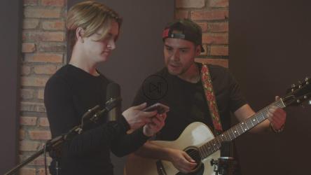 音乐家在录制歌曲之前[4K免费商用]