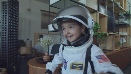 小女孩和她的爸爸玩[免费商用]