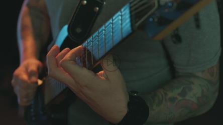 一位天才吉他手演奏的近景[免费商用]