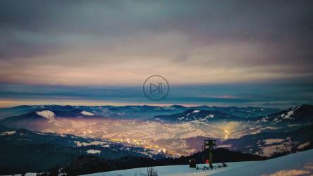 冬日夜晚的山间城市[4K]