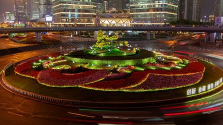 夜晚的上海，带花园的凉亭[4K]