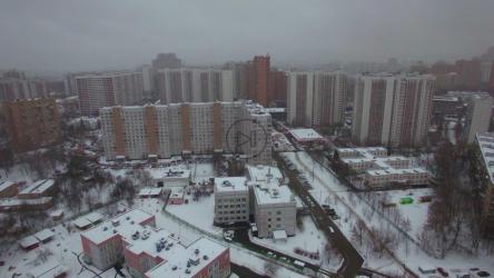 白雪皑皑的建筑物，街道清澈[4K]