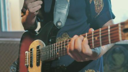 吉他手表演歌曲[4K免费商用]