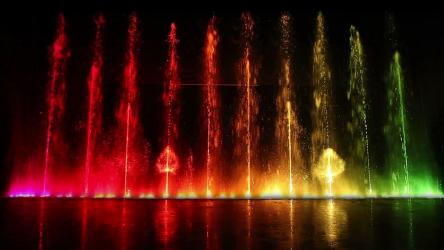 灯光舞动的喷泉[]