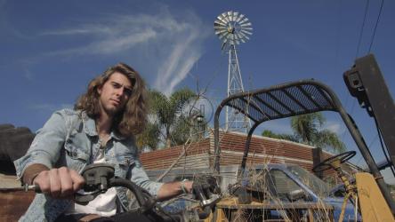 骑摩托车的男子[免费商用]