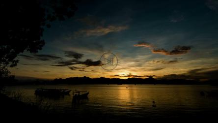 日出时向岛屿放大[]