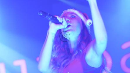 舞台上的女歌手[4K免费商用]