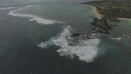 多个波浪破碎[]