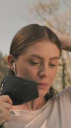 戴口罩的健身女性肖像[免费商用竖屏]