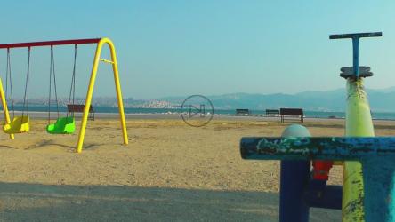海滩游乐场[]