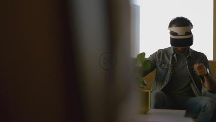 使用增强现实眼镜的男子[4K免费商用]