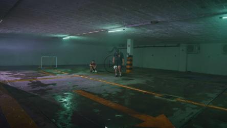 Two soccer players skilfully juggling the ball[免费商用]