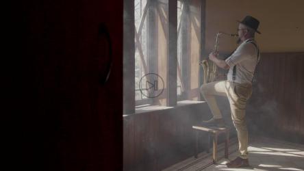 Saxophonist playing a song[4K免费商用]