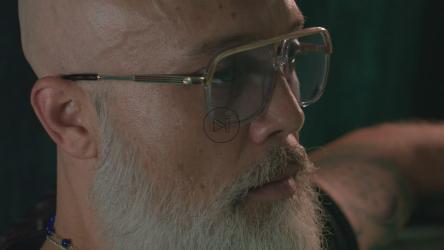 Face of a bearded man drinking beer[4K免费商用]