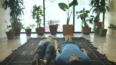 男男女坐式瑜伽[免费商用]