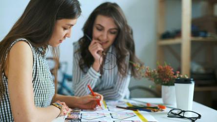 建筑师讨论一个大项目[4K]