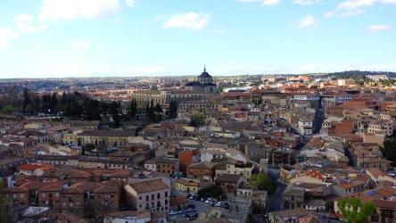 云层在托莱多上空投下阴影[]