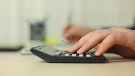 使用计算器进行计算的人员[]