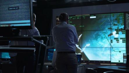 快乐的人们在太空任务中取得成功[4K]