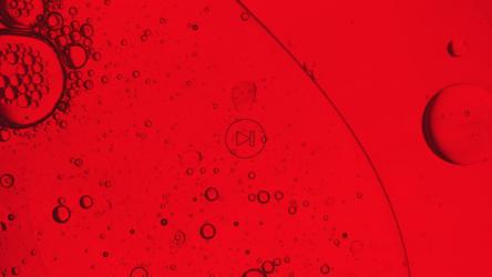 红色背景下液体中的小气泡[免费商用]