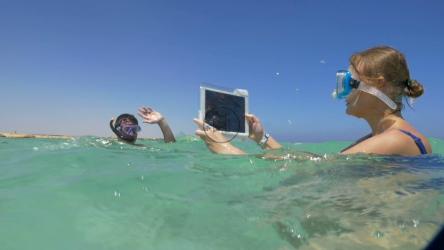 在海里使用平板电脑[]