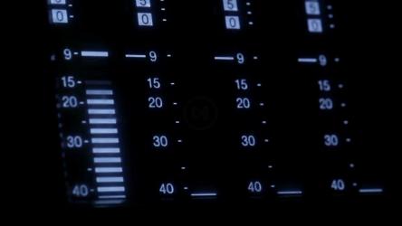 控制面板上的均衡器屏幕[]