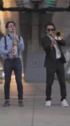 爵士音乐家在街上演奏[免费商用竖屏]