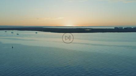 反向鸟瞰图中的海上日落[免费商用]