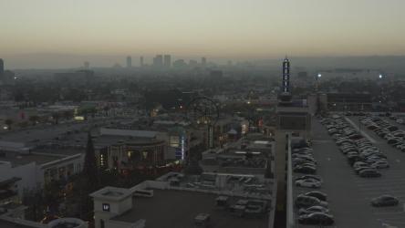 在寒冷的日出中飞越洛杉矶[4K]