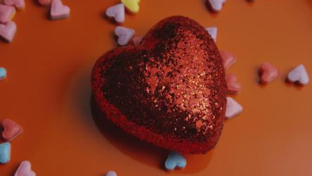 闪亮的心形旋转[]