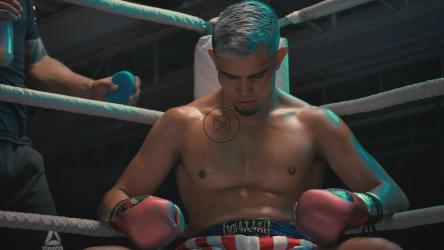 拳击手正在等待下一轮比赛[免费商用]