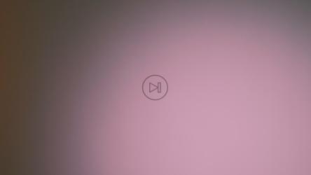 一个女孩欢快地跳舞的肖像[免费商用]