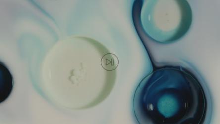 抽象运动中的蓝色液体[]