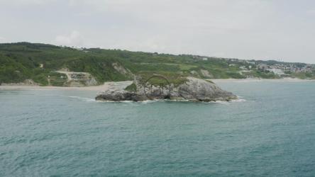 空旷海岸上平静的大海[4K]