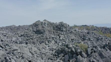 Arid relief covered by abundant rocks[免费商用]