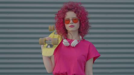 都市女孩做拇指上下[]