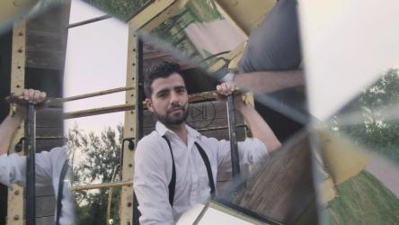 Conceptual models at a train station[免费商用]