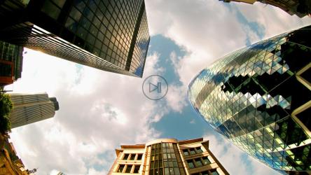 城市中的企业和商业建筑。[免费商用]