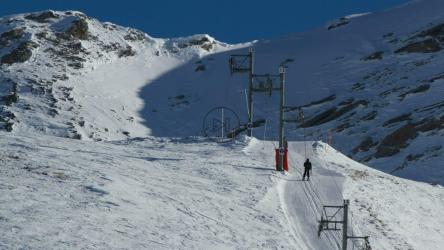 滑雪运动员学习滑雪[免费商用]