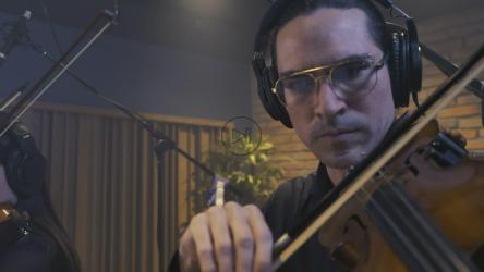 小提琴三人组在录音棚演奏[4K免费商用]