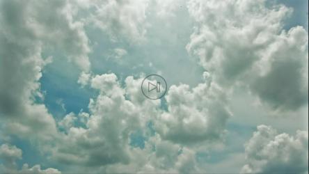 热带云层旋转的时间推移[]