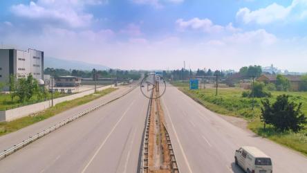 温和天气下高速公路交通的时间推移[]