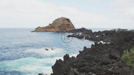 Volcanic rocks on the beach coast[免费商用]